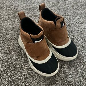 Sorel Kids Boots in Brown and Black